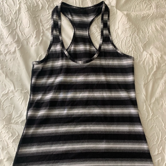 Lululemon Cool Racerback Tank Top - Like New Condition - Medium - Size 6 - Picture 6 of 7